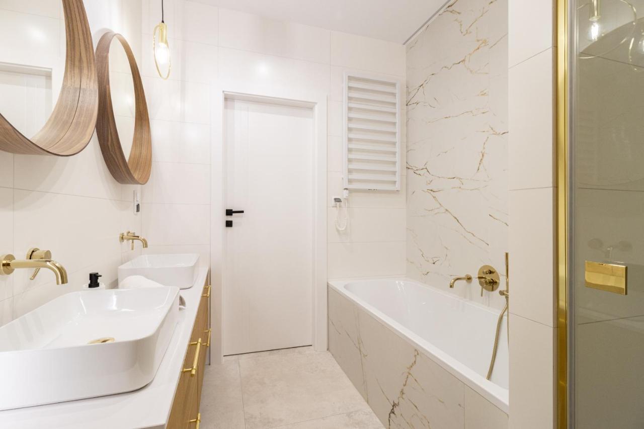 Kobiela Luxury Aparthotel Ktw City Center 卡托维兹 外观 照片